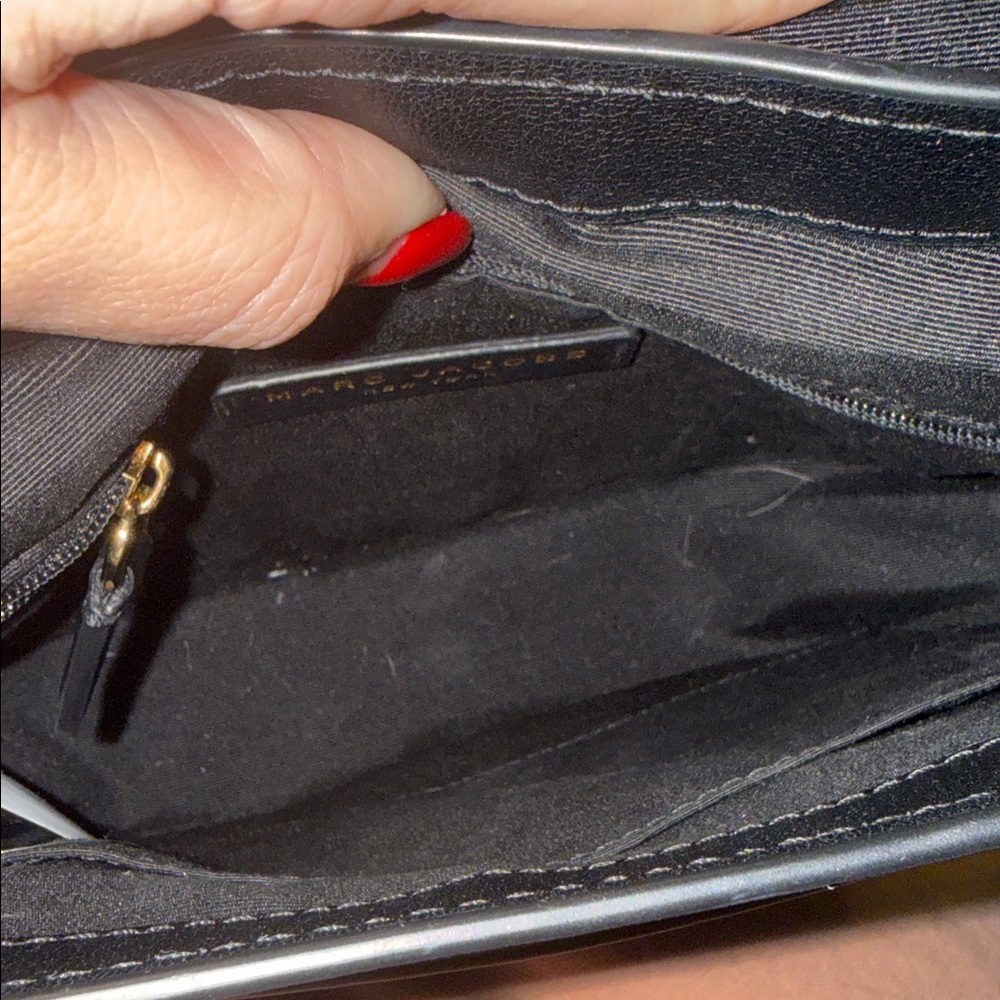 Marc Jacobs Elegant Black Crossbody Bag - Picture 4 of 5